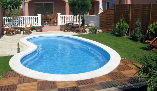 Piscine Elliptic de Mon de Pra
